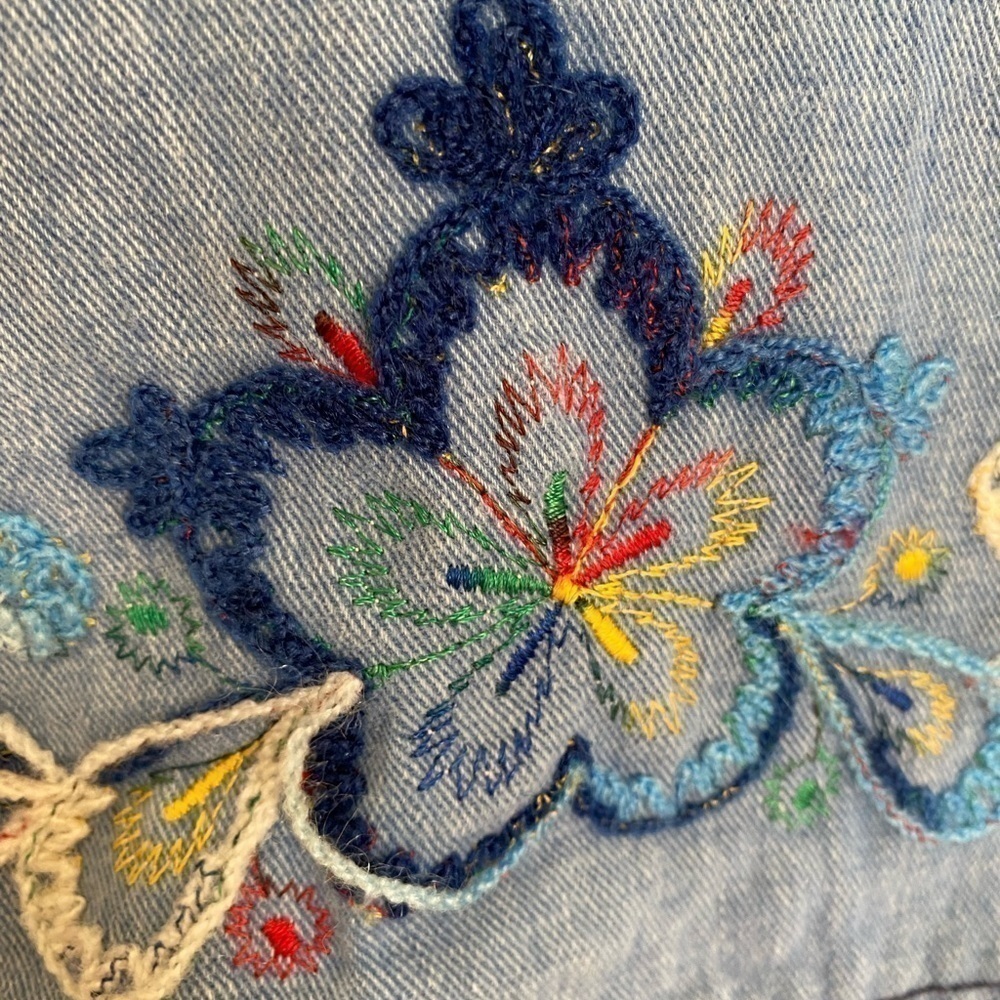 Vintage Chambray Floral Embroidered Shirt - Picture 7 of 10
